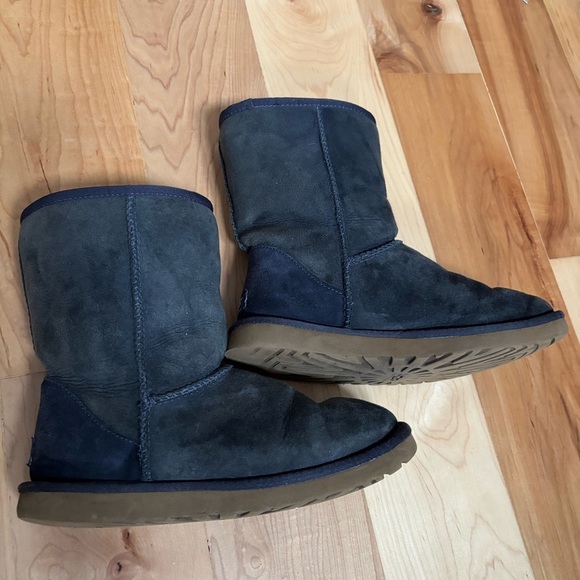 UGG Classic Short Sheepskin Shearling Boot in Two Toned Eve Blue - Picture 8 of 16